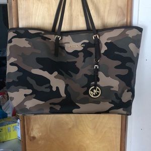 MK Purse *Limited Edition*